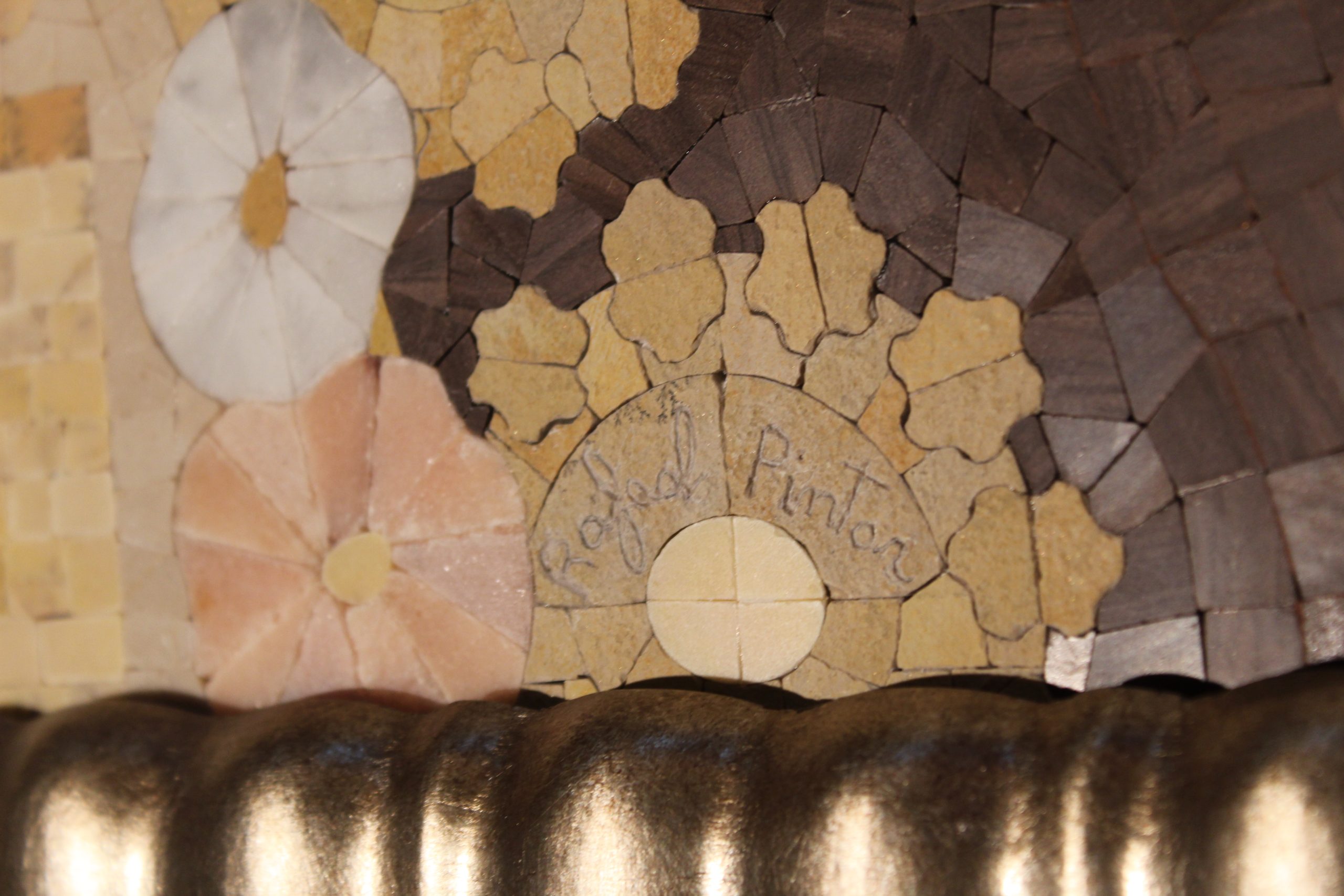 virgen-detalle-nombre-autor